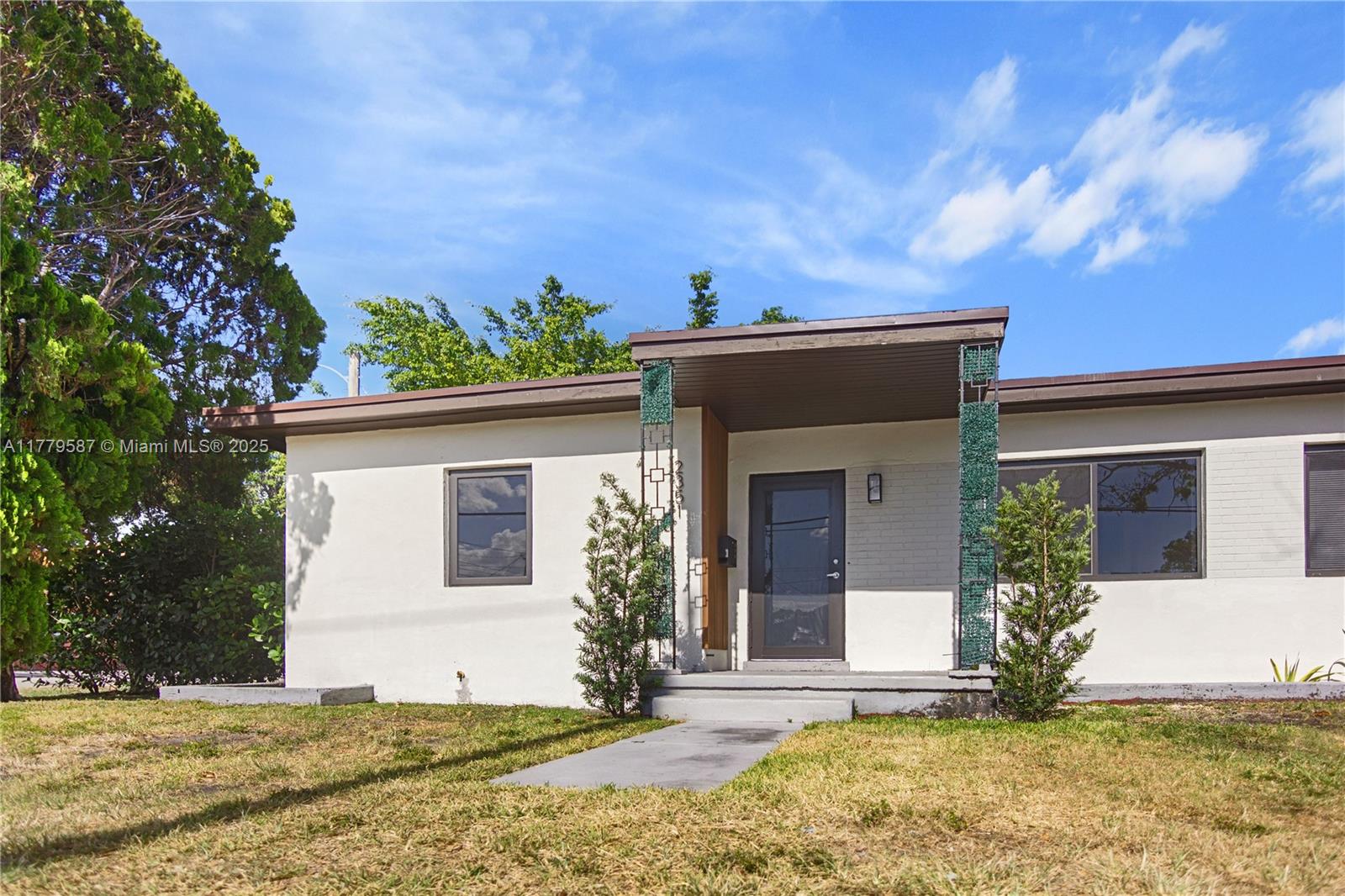 AMND MIAMI SUBURBAN ACRES - Residential Lease