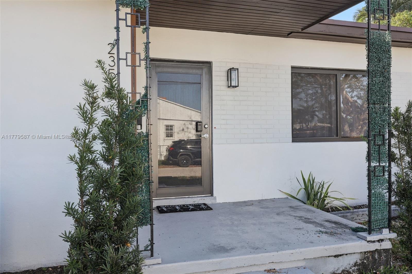 AMND MIAMI SUBURBAN ACRES - Residential Lease