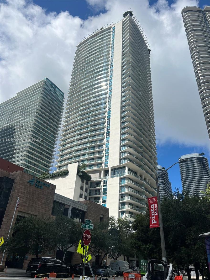 Wonderful apartment in the heart of Brickell, the Financial Center of the City of Miami and one of the areas with the highest development and appreciation. The unit offers 2 bedrooms and 2 bathrooms, living-dining room, modern kitchen, impact windows, and laundry room. This property is located in the Millecento building, three blocks from Brickell City Centre and less than 10 minutes from Key Biscayne and Downtown, as well as within walking distance of the best restaurants, shops, and entertainment. It features resort-style amenities for all tastes and 24-hour security.
