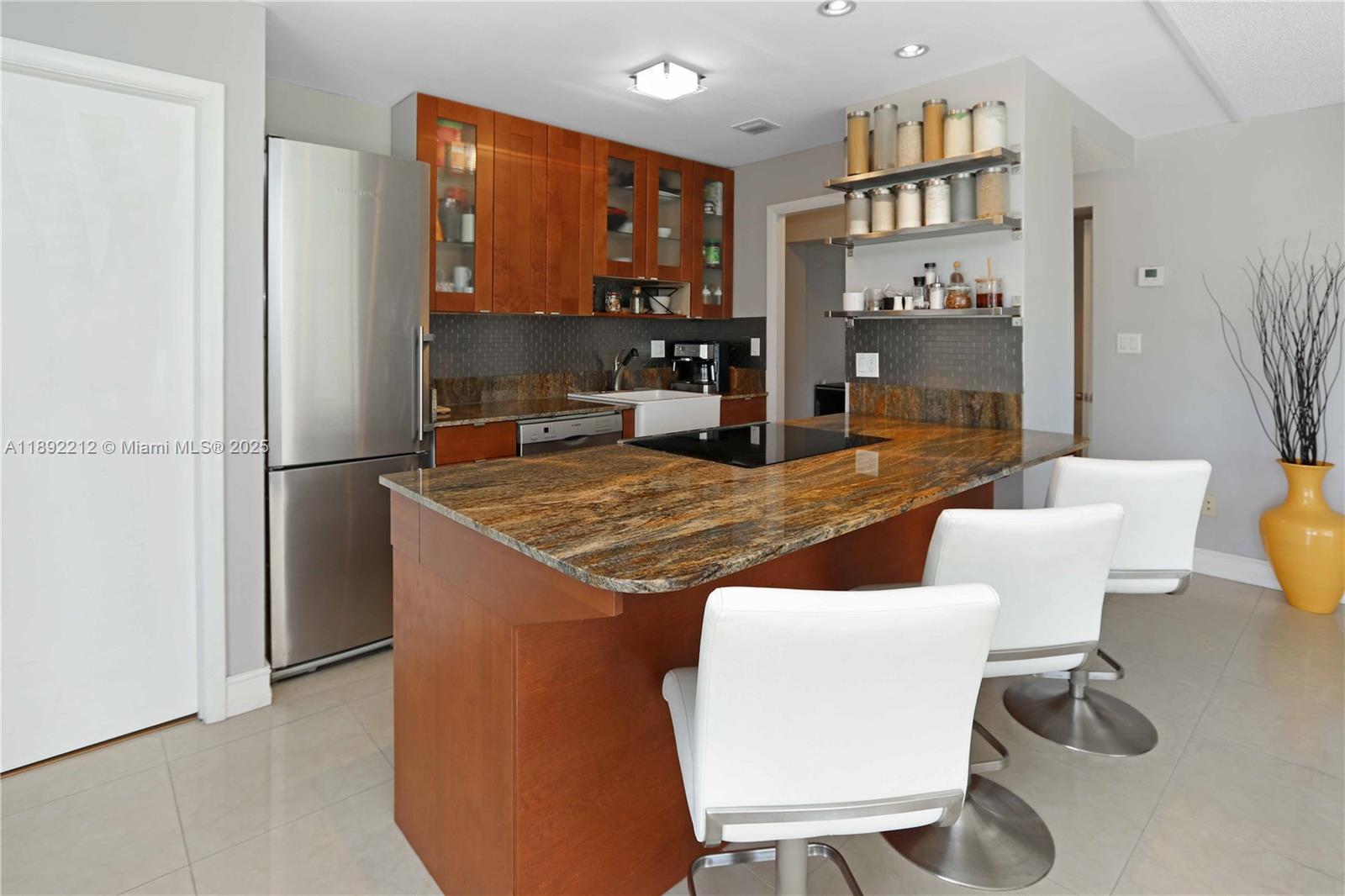 GOLDEN ISLES TOWERS CONDO - Residential