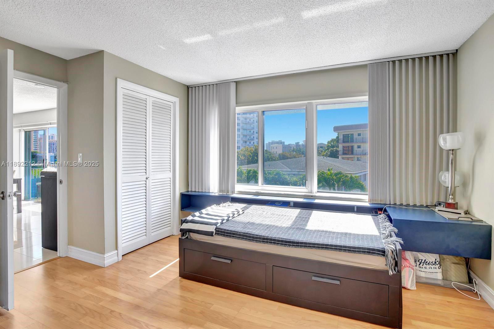 GOLDEN ISLES TOWERS CONDO - Residential