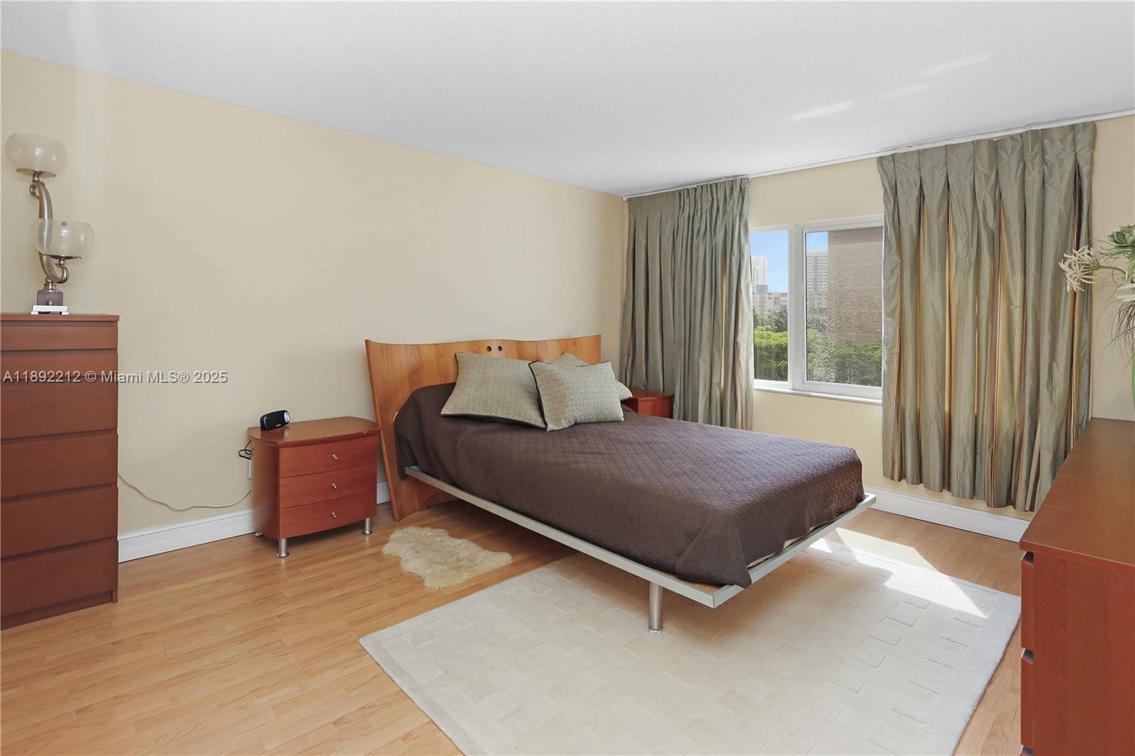 GOLDEN ISLES TOWERS CONDO - Residential