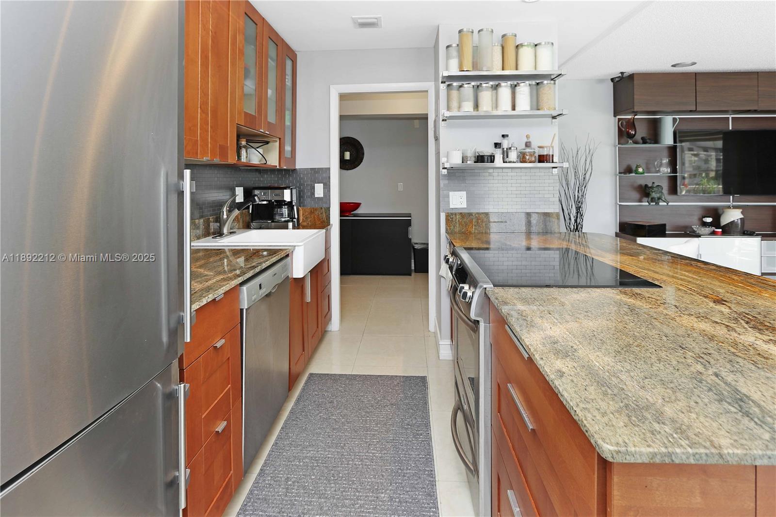 GOLDEN ISLES TOWERS CONDO - Residential