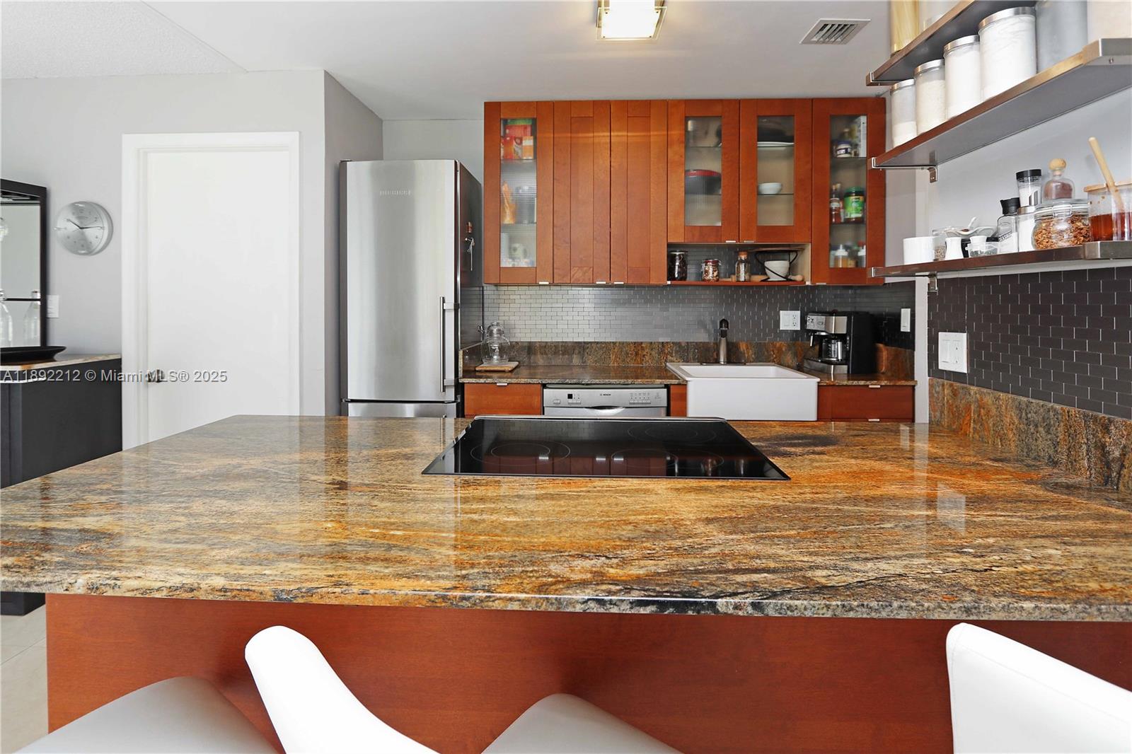 GOLDEN ISLES TOWERS CONDO - Residential