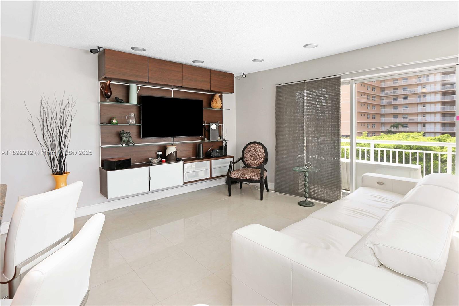GOLDEN ISLES TOWERS CONDO - Residential