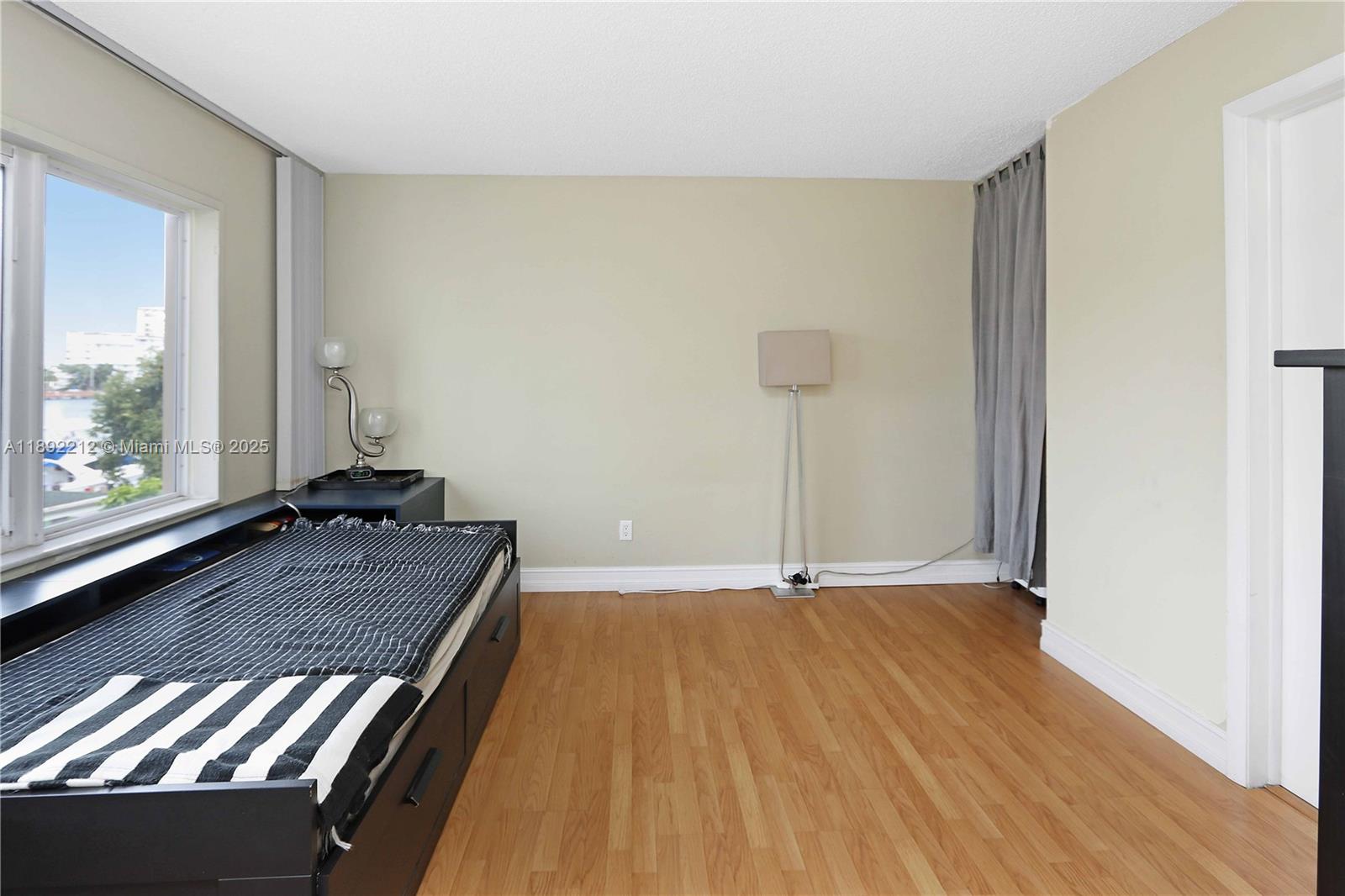 GOLDEN ISLES TOWERS CONDO - Residential