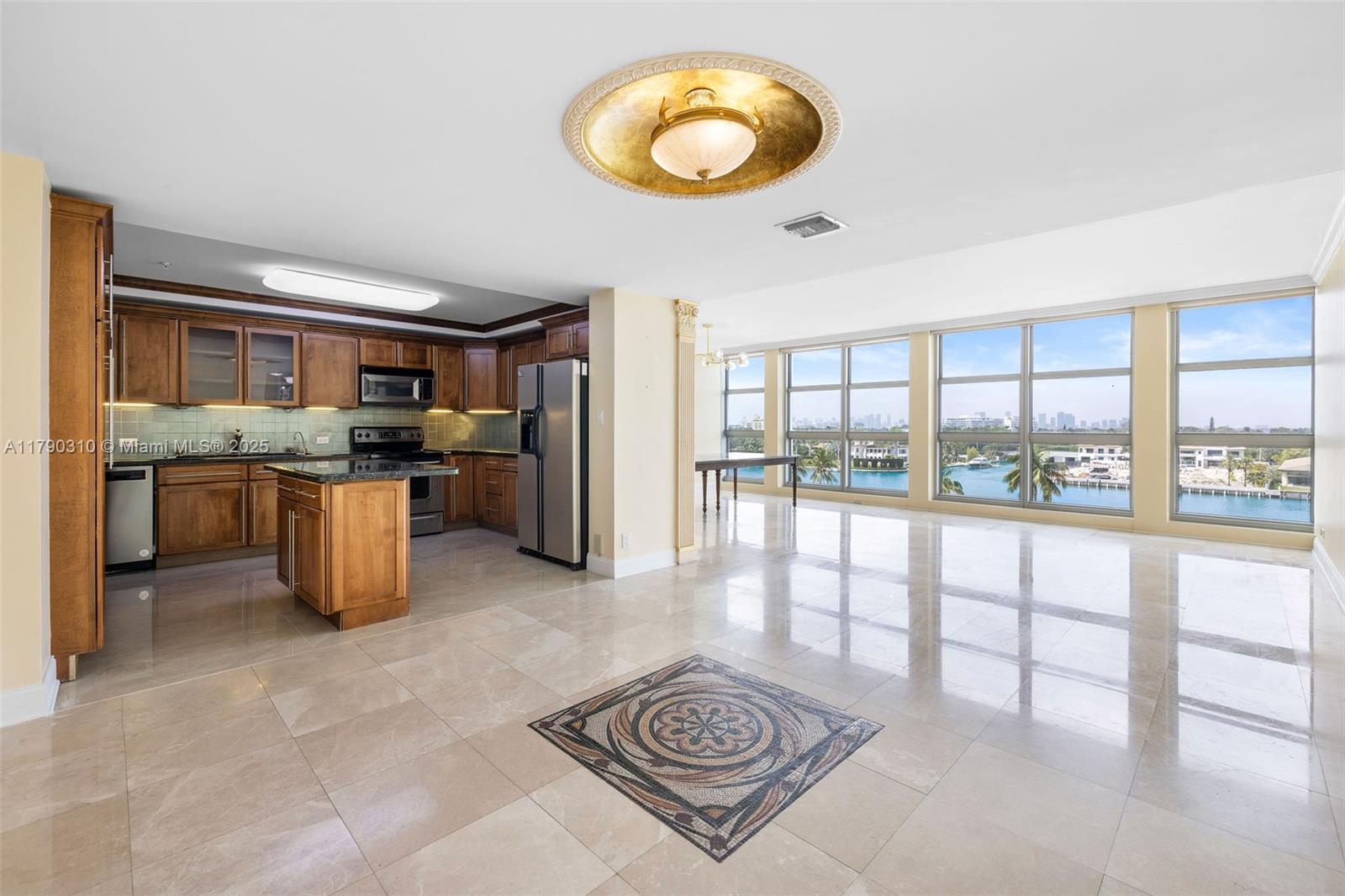 5055 Collins Ave 6M