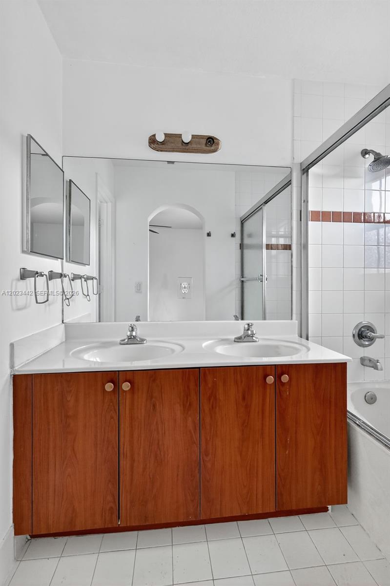 MELROSE POINT CONDO - Residential