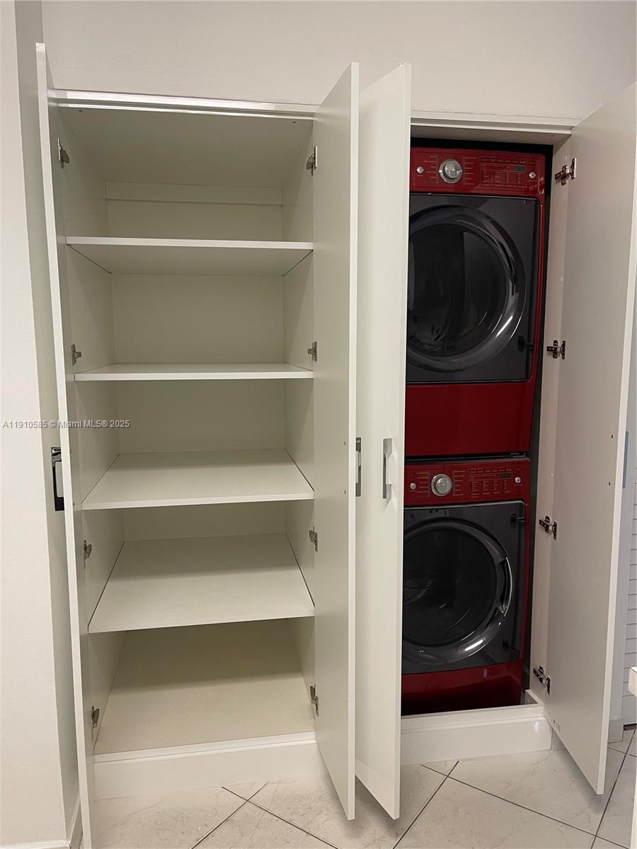 LOS PALACIOS II CONDO - Residential Lease