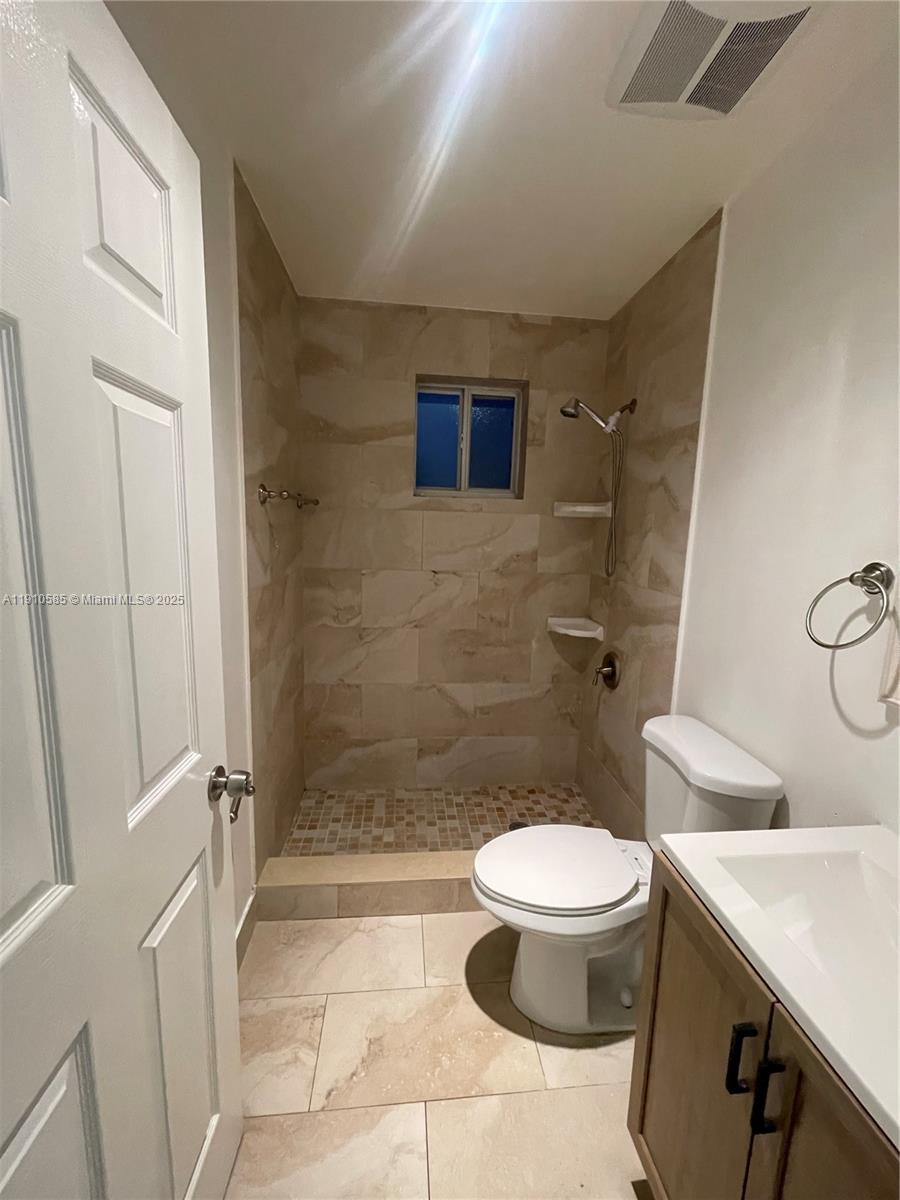 LOS PALACIOS II CONDO - Residential Lease