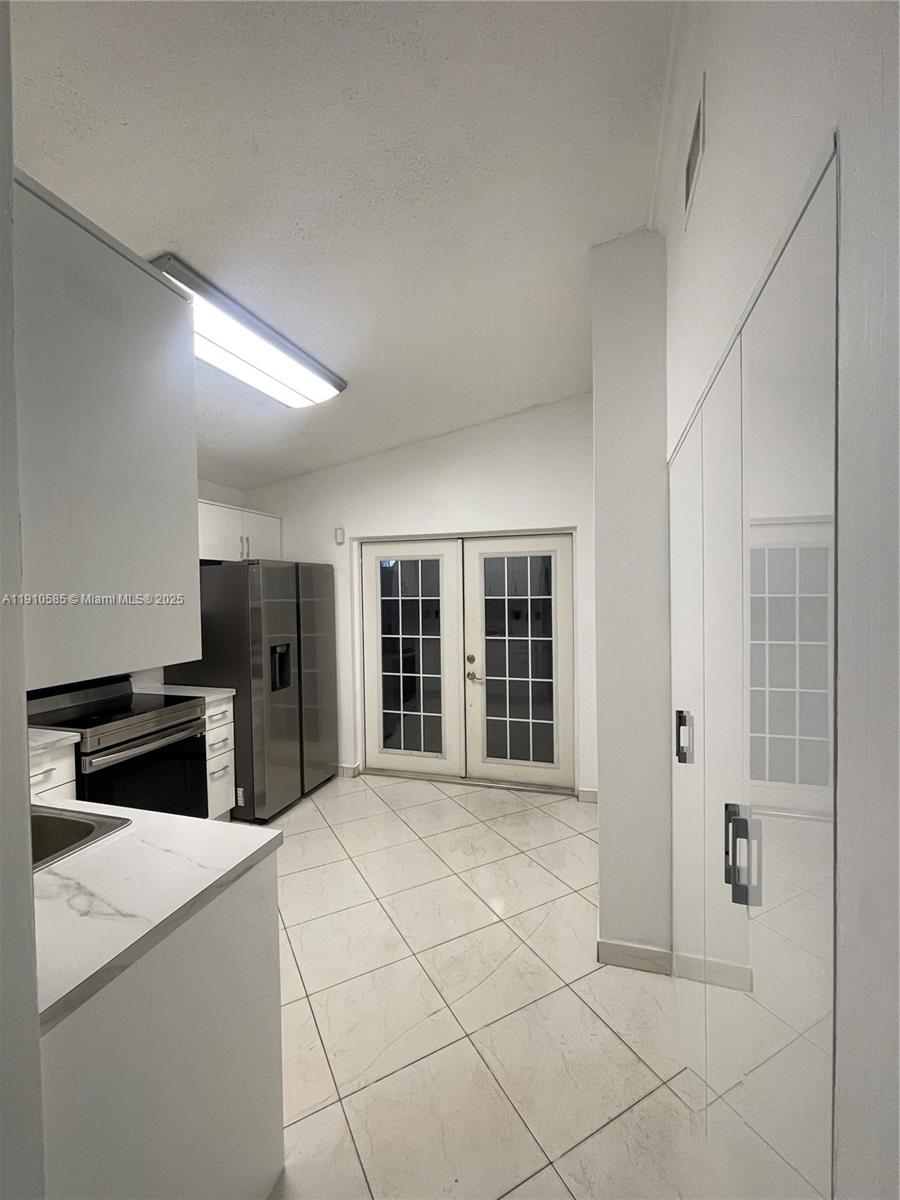 LOS PALACIOS II CONDO - Residential Lease