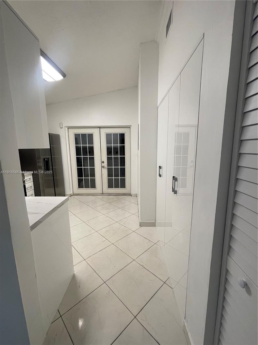 LOS PALACIOS II CONDO - Residential Lease