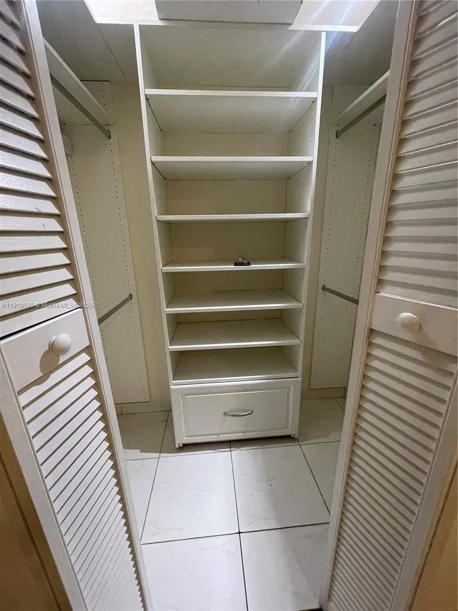 LOS PALACIOS II CONDO - Residential Lease