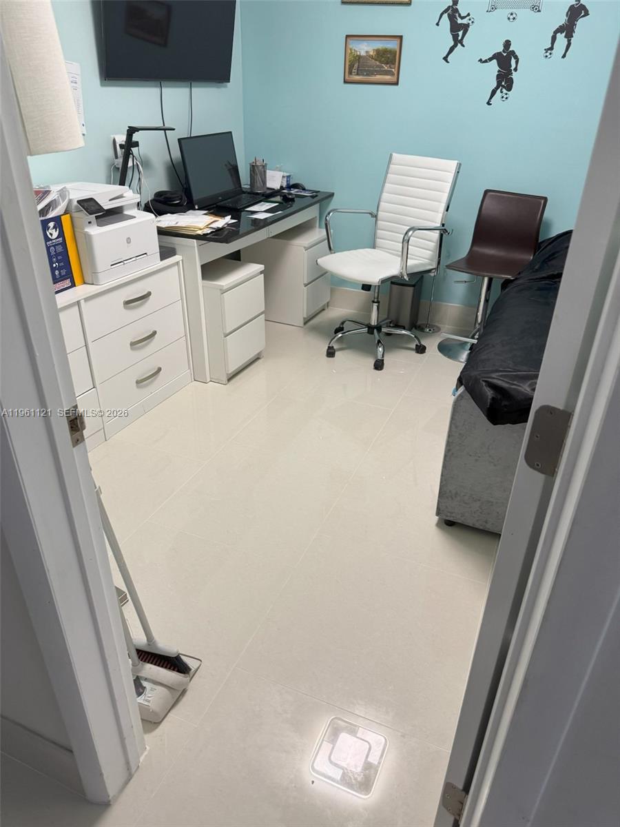 ADMIRALS PORT CONDO WEST - Residential