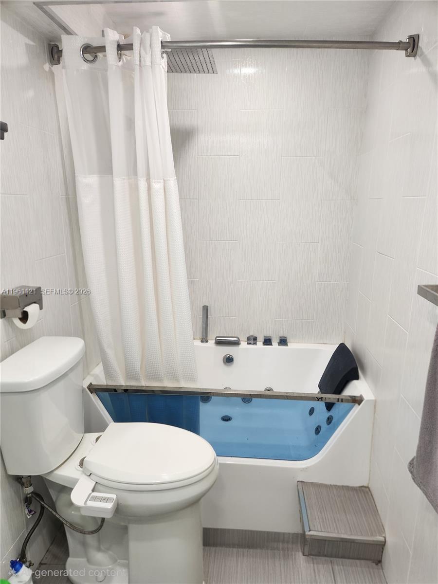 ADMIRALS PORT CONDO WEST - Residential