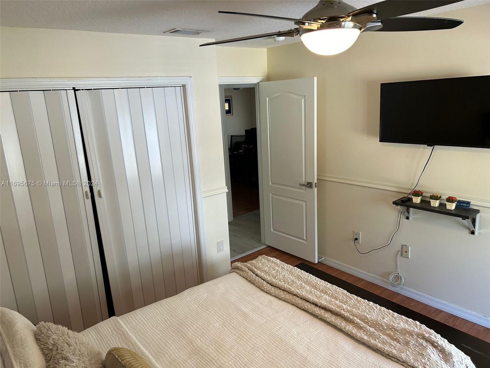 HAMMOCKS SHORES 3RD ADDN - Residential