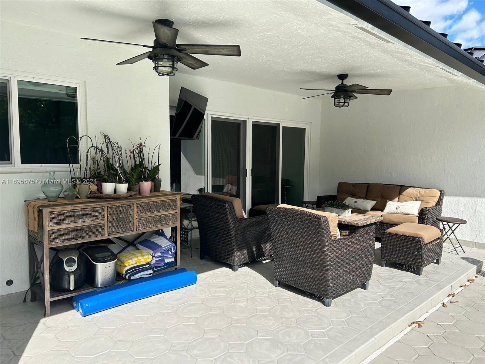 HAMMOCKS SHORES 3RD ADDN - Residential