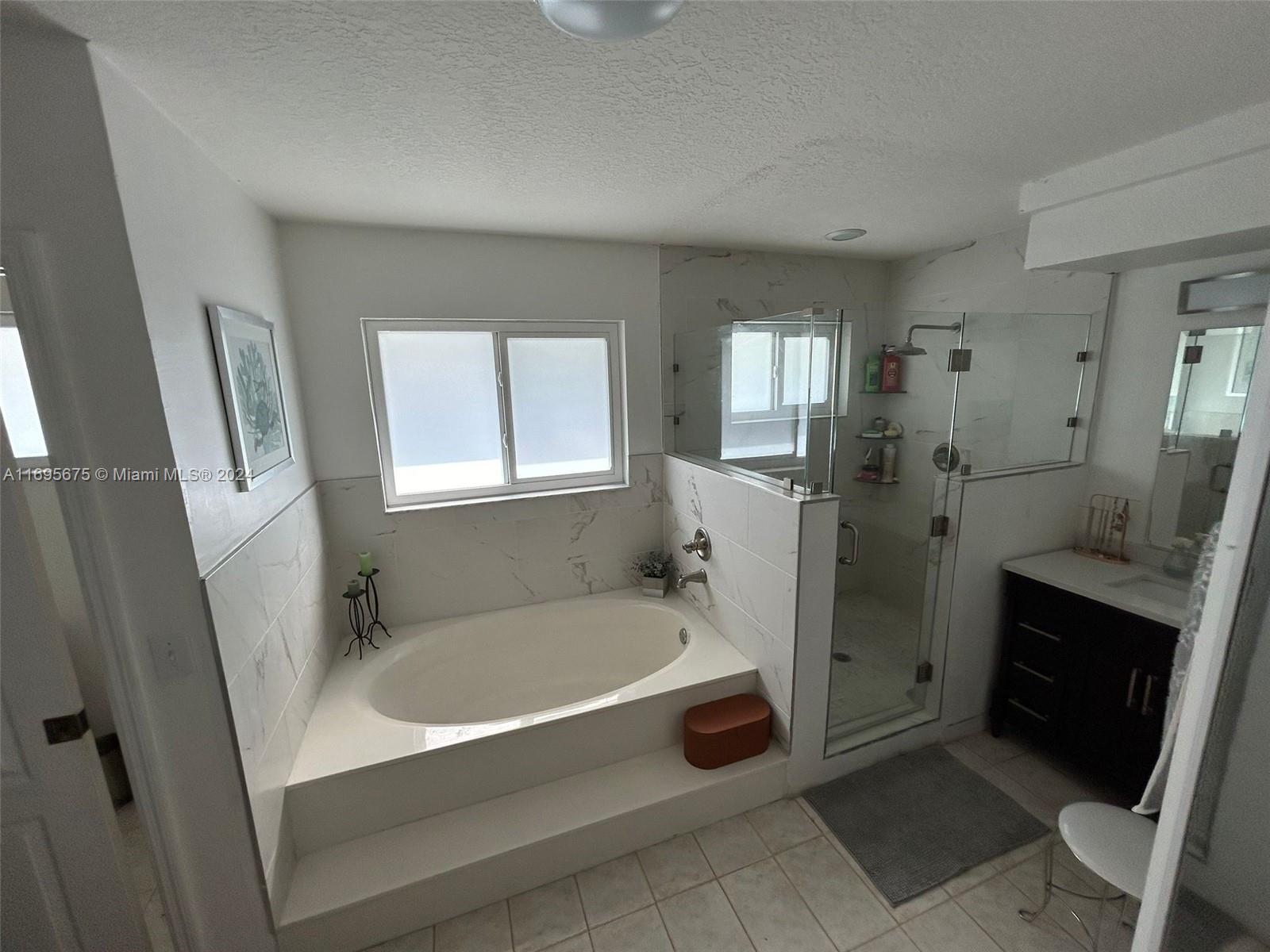HAMMOCKS SHORES 3RD ADDN - Residential