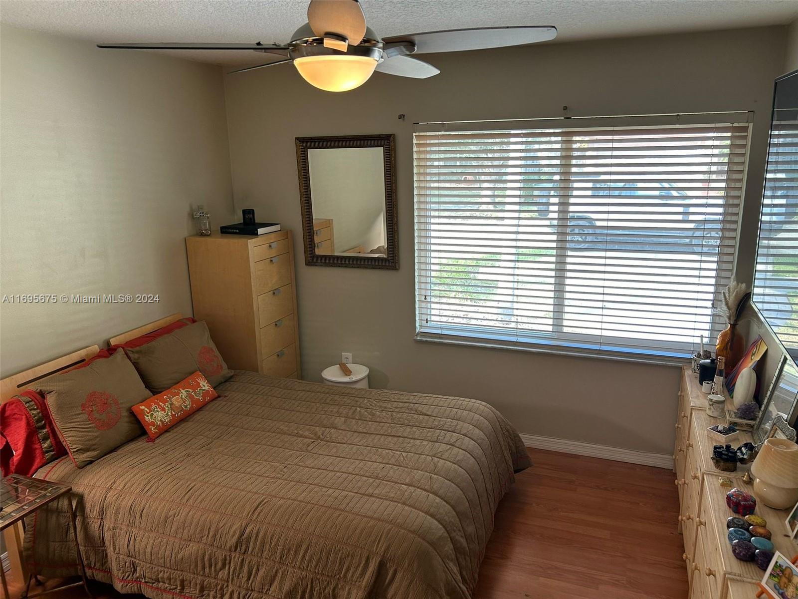 HAMMOCKS SHORES 3RD ADDN - Residential