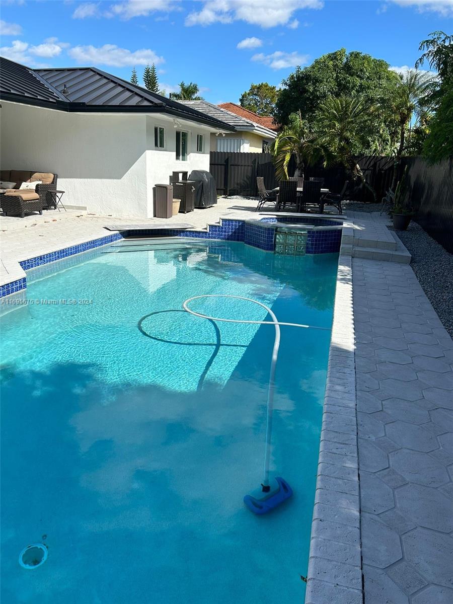 HAMMOCKS SHORES 3RD ADDN - Residential