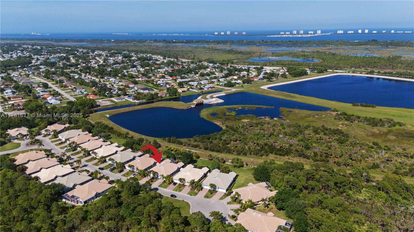 551 NW Red Pine Way, Jensen Beach, FL, 34957/$439,000 1 551 NW Red Pine Way