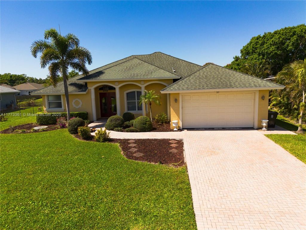Photo of 315 SE Fisk Rd, Port Saint Lucie, FL 34984 (MLS # A11773361)