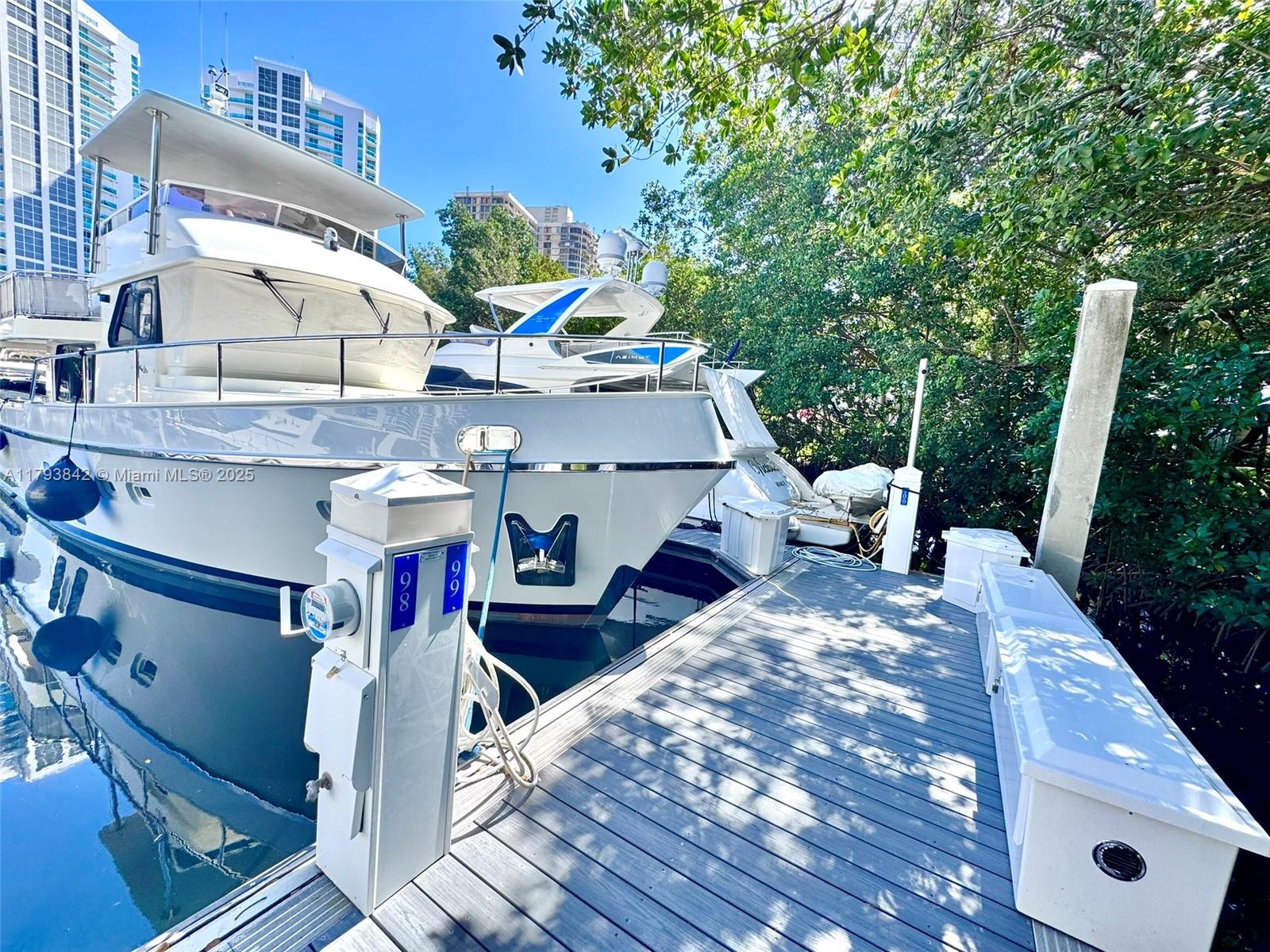3575 Mystic Pointe Dr. Slip 99