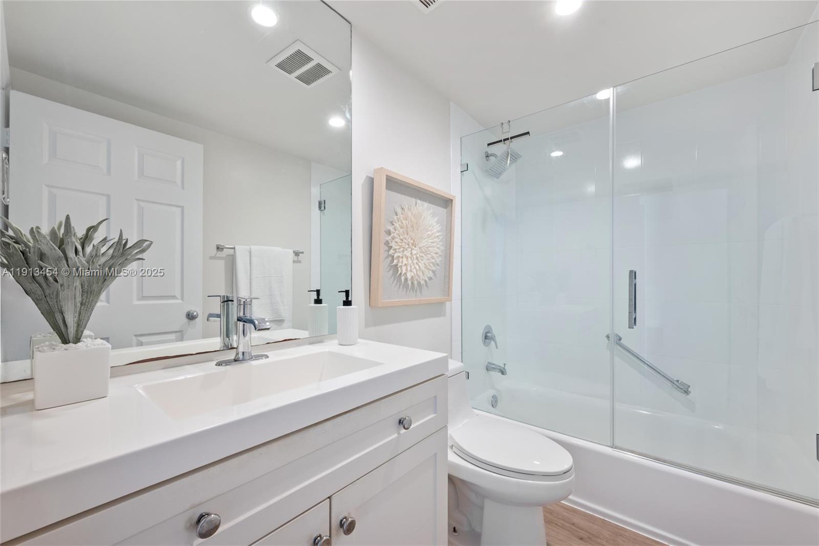 ISLAND POINTE CONDO - Residential