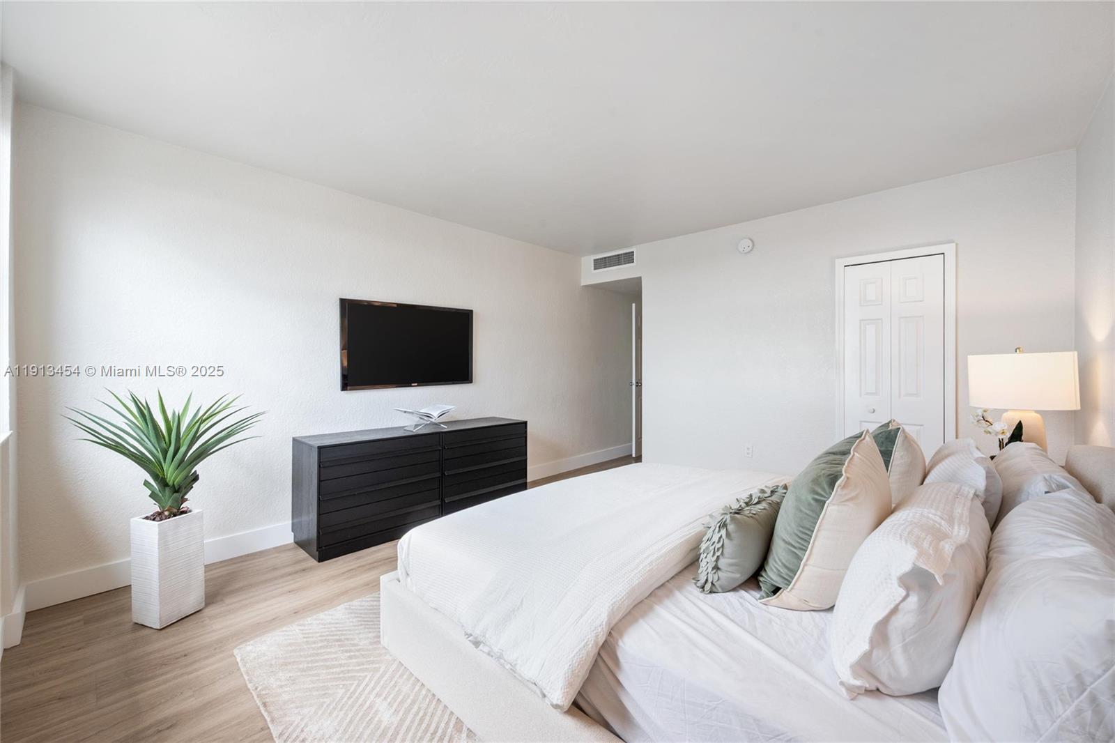 ISLAND POINTE CONDO - Residential