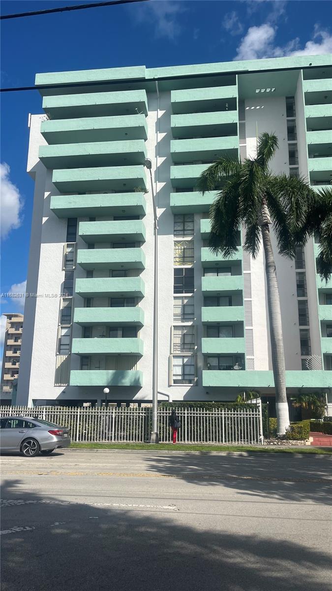 1825 W 44th Pl 309, Hialeah, Miami-Dade County, Florida - 1 Bedrooms  
1 Bathrooms - 