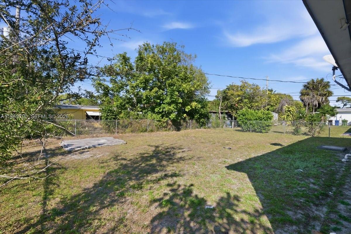 LAUDERDALE MANORS ADD - Residential