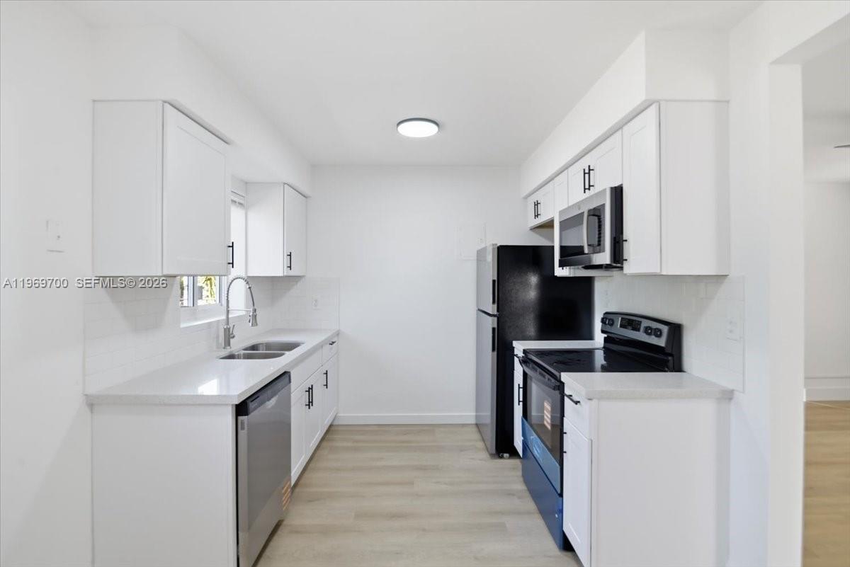 LAUDERDALE MANORS ADD - Residential