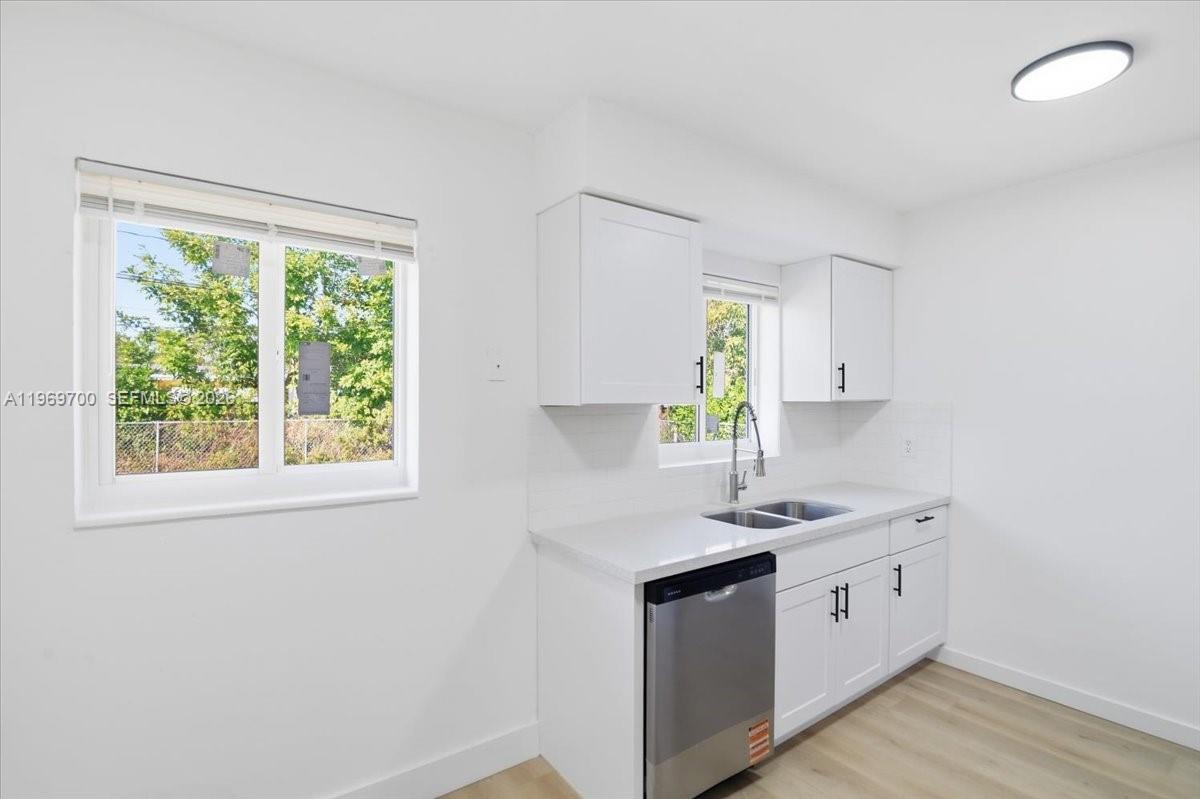 LAUDERDALE MANORS ADD - Residential