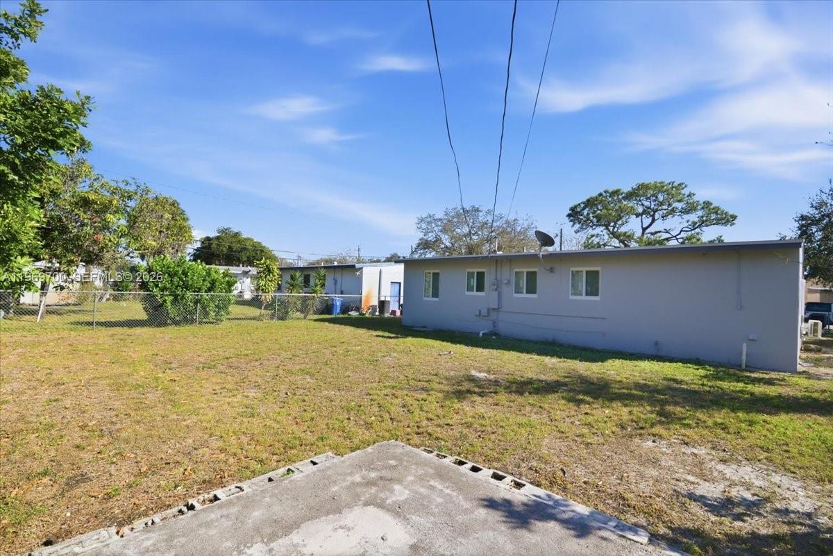 LAUDERDALE MANORS ADD - Residential