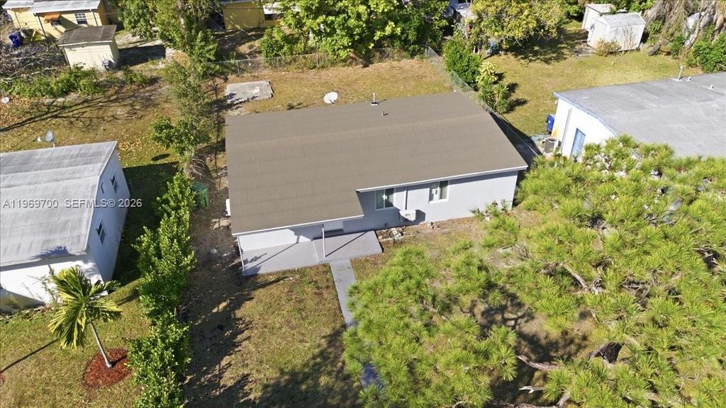 Photo of 931 Chateau Park Dr, Fort Lauderdale, FL 33311 (MLS # A11969700)