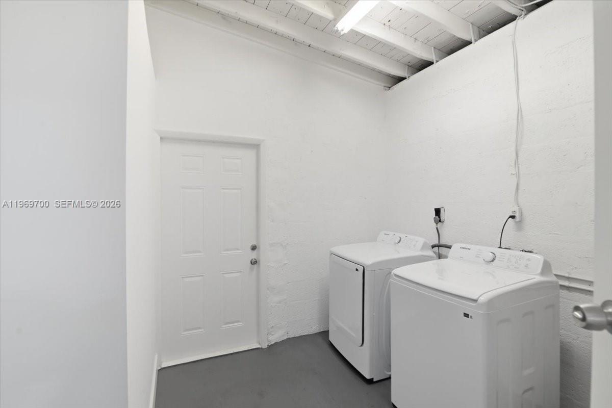 LAUDERDALE MANORS ADD - Residential