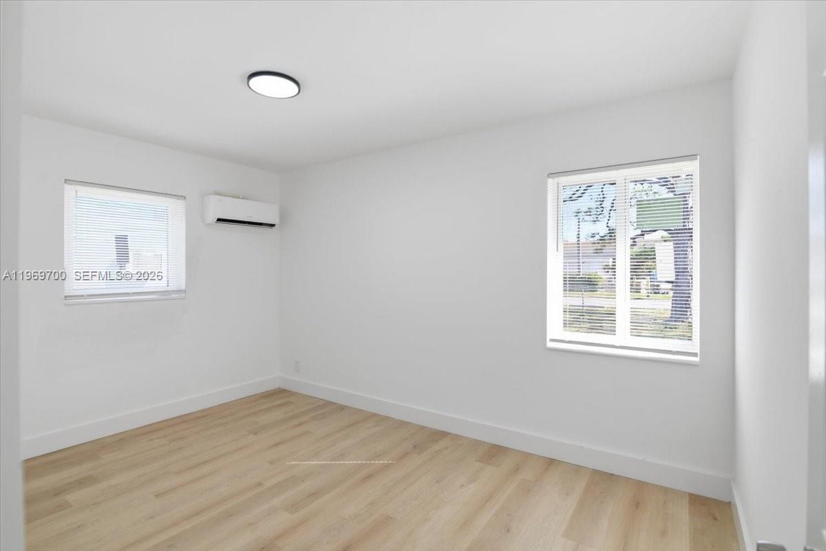 LAUDERDALE MANORS ADD - Residential