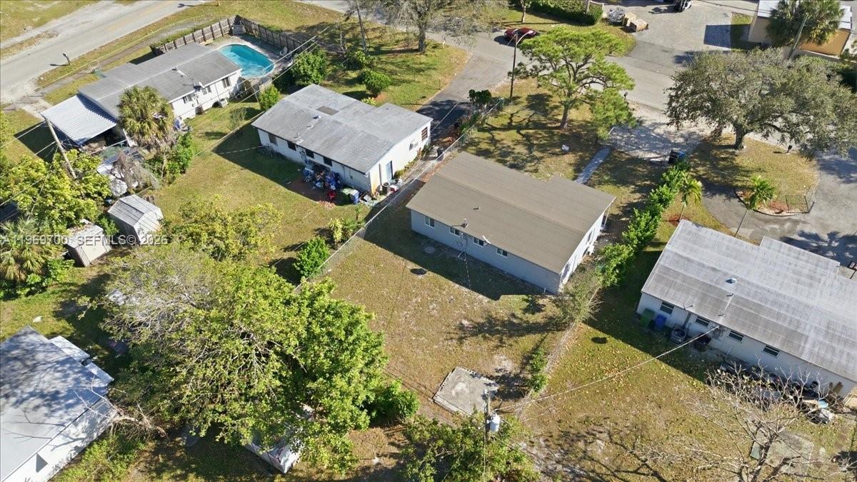 LAUDERDALE MANORS ADD - Residential