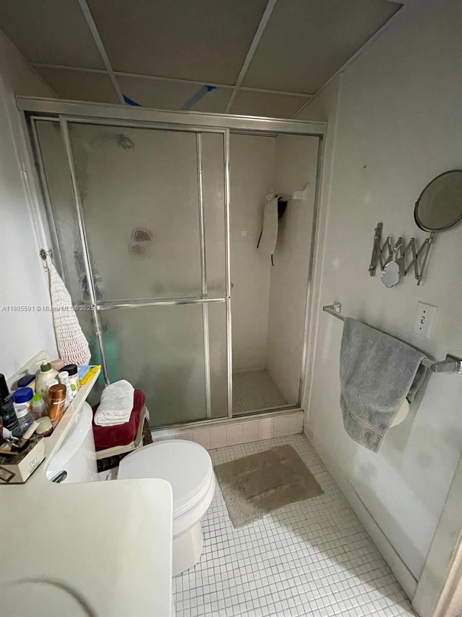 OMEGA CONDO NO 5 - Residential