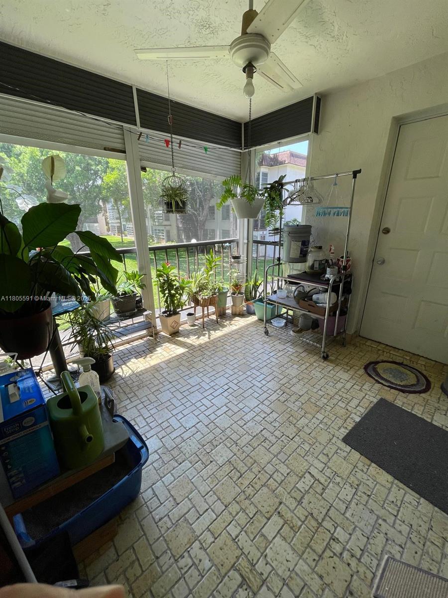 OMEGA CONDO NO 5 - Residential