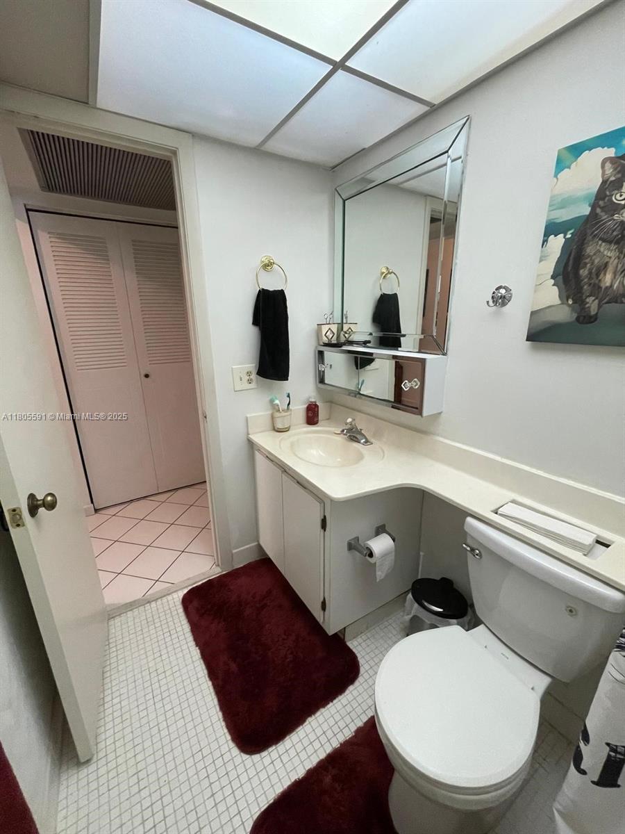 OMEGA CONDO NO 5 - Residential