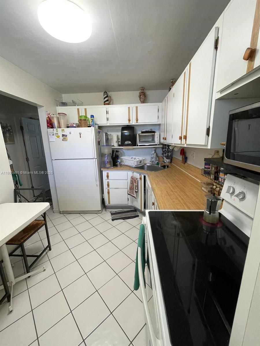 OMEGA CONDO NO 5 - Residential