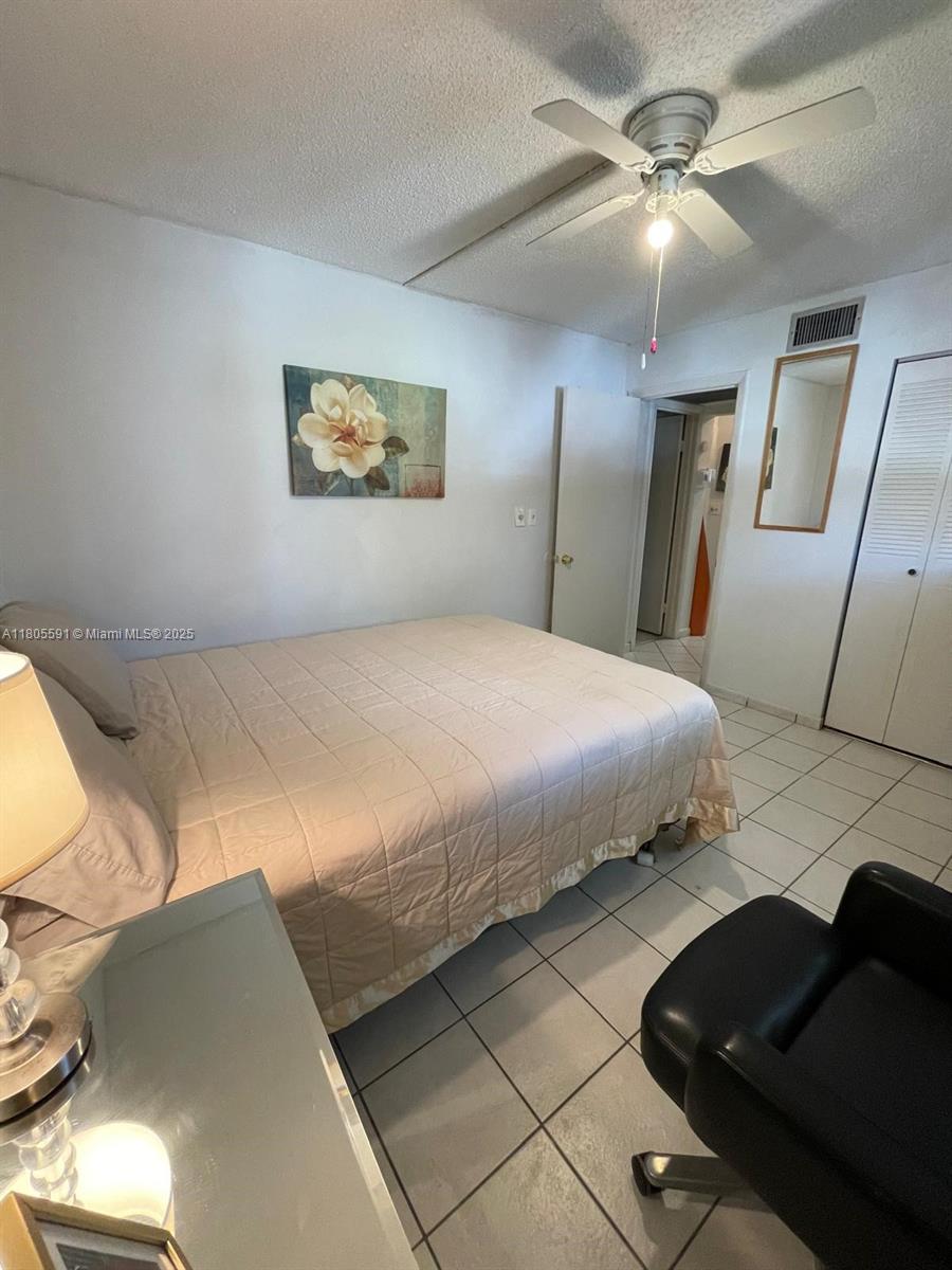 OMEGA CONDO NO 5 - Residential