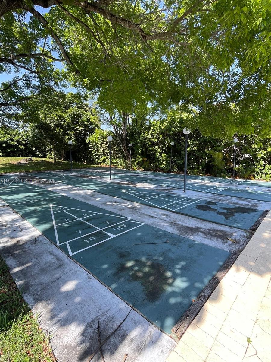 OMEGA CONDO NO 5 - Residential