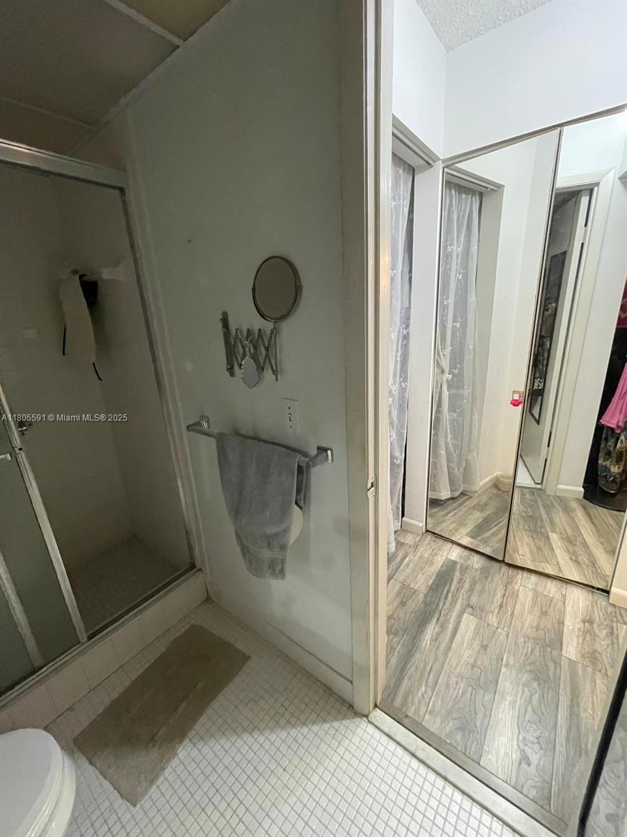 OMEGA CONDO NO 5 - Residential