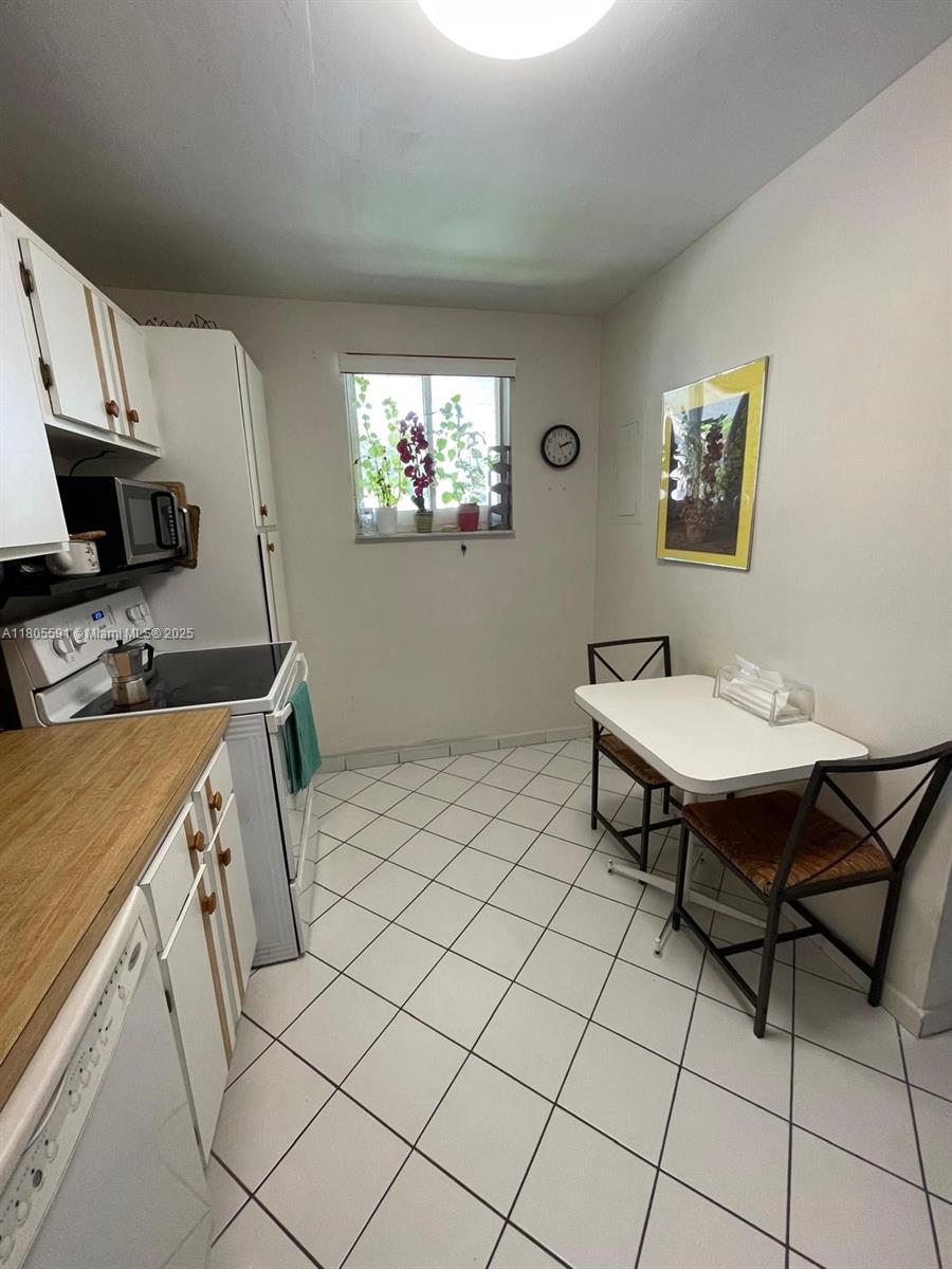 OMEGA CONDO NO 5 - Residential