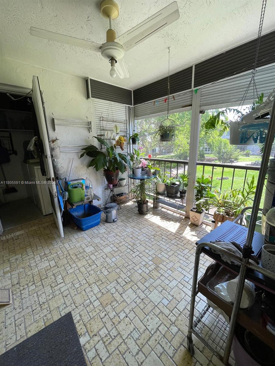 OMEGA CONDO NO 5 - Residential