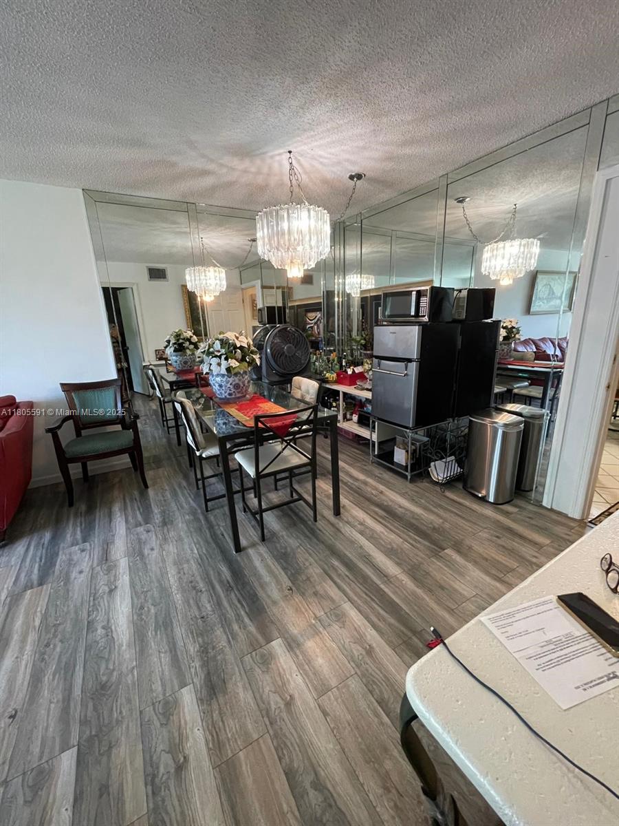 OMEGA CONDO NO 5 - Residential
