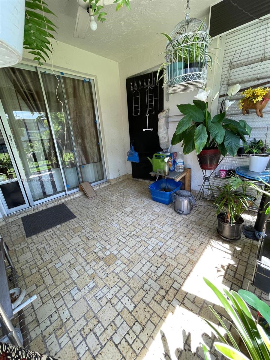 OMEGA CONDO NO 5 - Residential