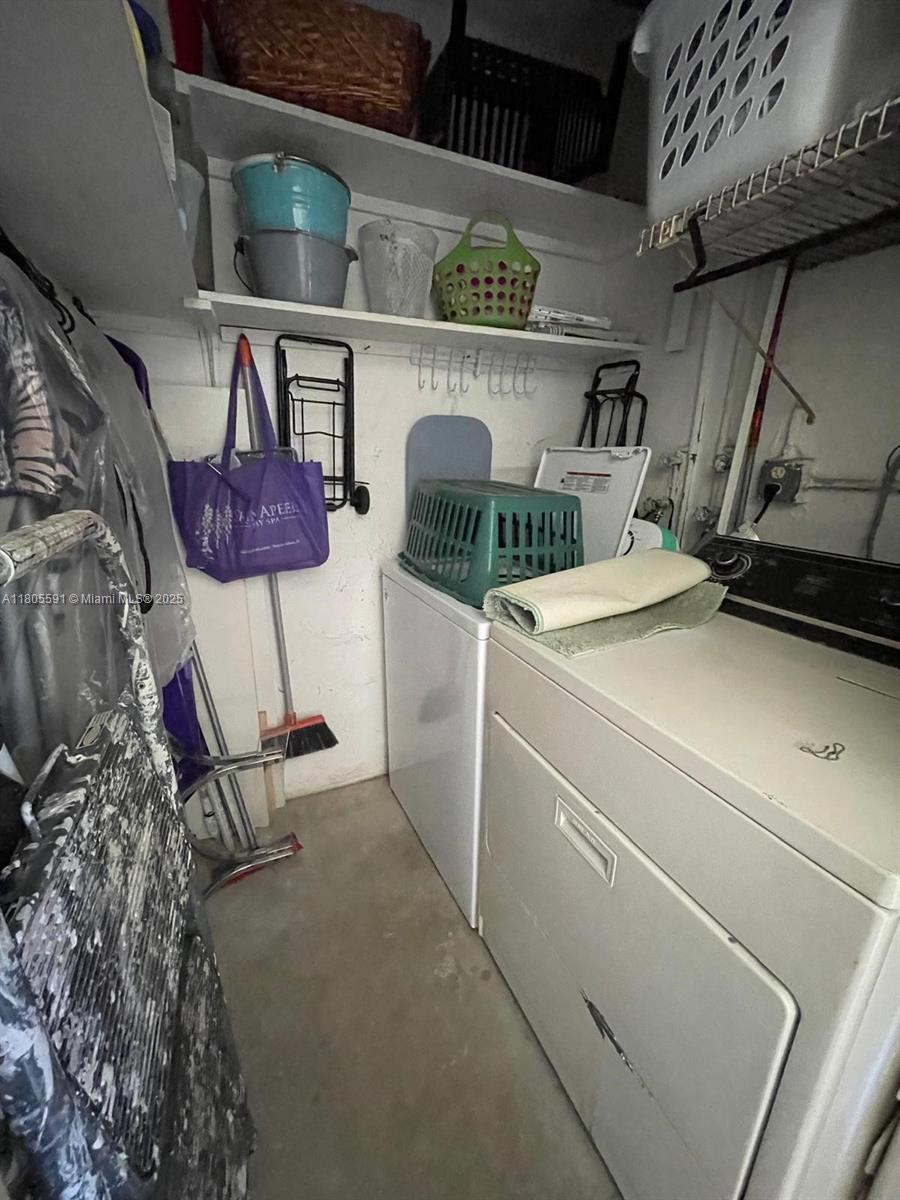 OMEGA CONDO NO 5 - Residential